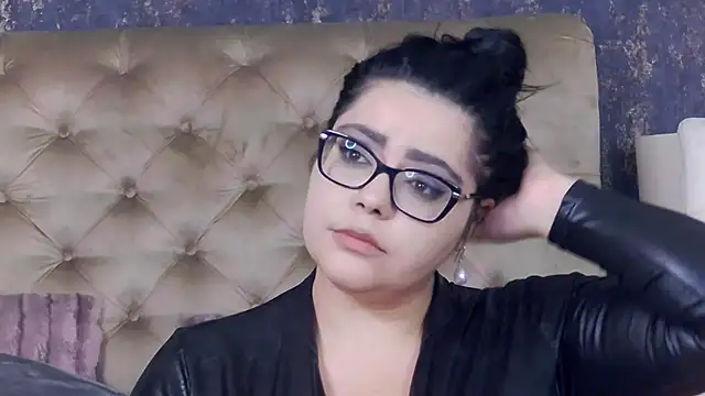 AriaRussell Adlı Modelin Canlı XXX Sohbeti