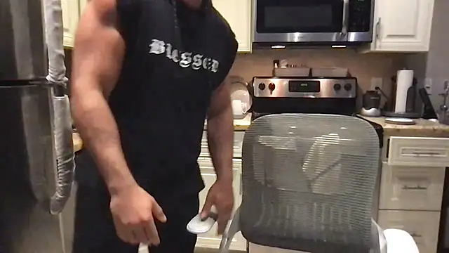 XXX chat uživo modela BigGuyMuscle