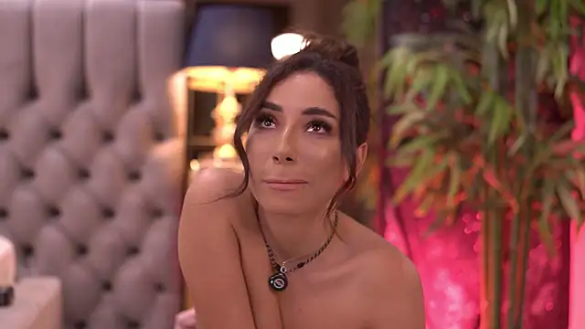 GinaValentinna Adlı Modelin Canlı XXX Sohbeti
