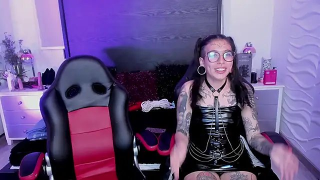 Chatroom XXX en direct de inkedsinners_