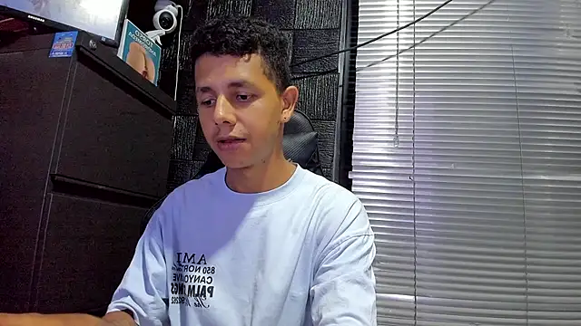 boy_bigcock24cmn Webbikameraesitys