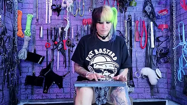 צ'אט XXX בשידור חי של PANDORANEZZ