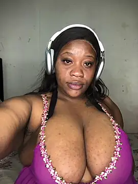 הופעת וובקאם של BigJugsCandyxx