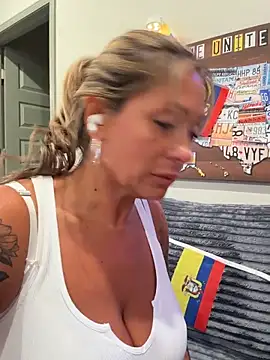 bossyroxy84 live XXX chat