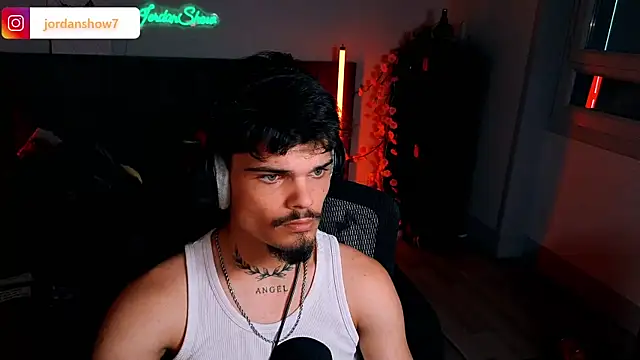 Онлайн чат XXX JordanShow