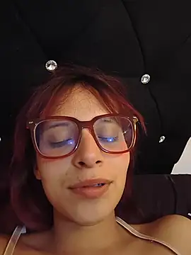 צ'אט XXX בשידור חי של RedMeloddy