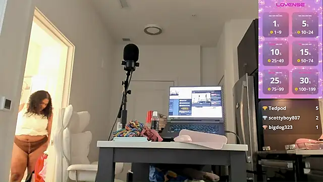 צ'אט XXX בשידור חי של CarmenCash__