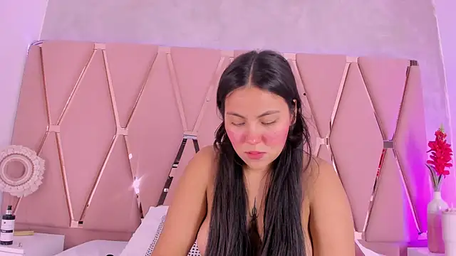 Emily_Black1's Live XXX Chat