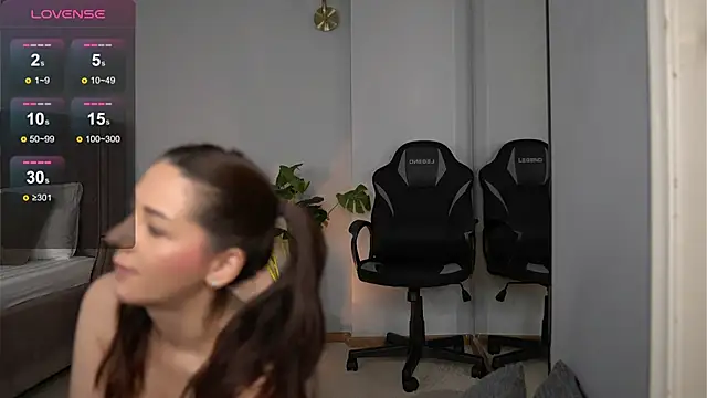 Playful_Issa élő XXX-chatje