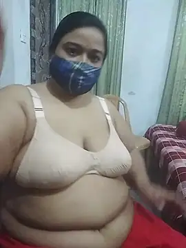 momo_loves Adlı Modelin Canlı XXX Sohbeti