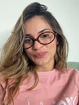 cuteluci_ লাইভ XXX চ্যাট