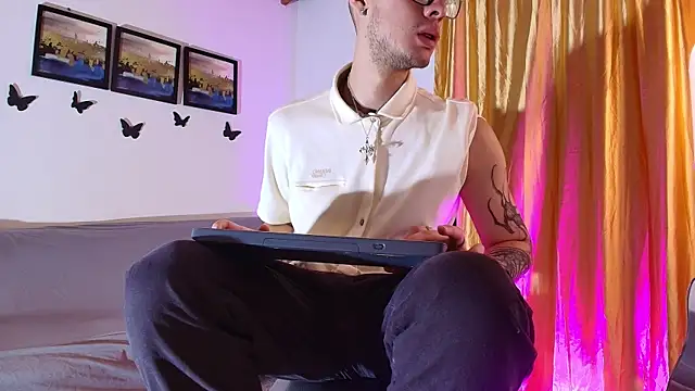 הופעת וובקאם של Vlad__night