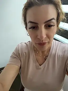 Hot-Milf4U's Live XXX Chat