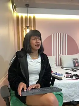 Chat +18 de Valkiriia_wiine ao vivo