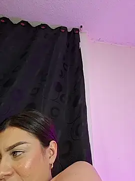 AmaiaSalvatore Adlı Modelin Canlı XXX Sohbeti