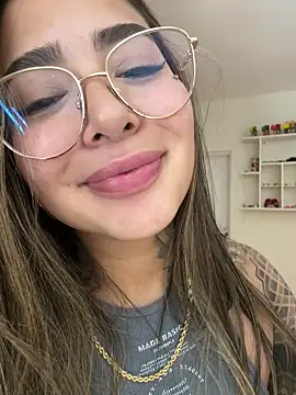 Chat +18 de maferalvarexxx ao vivo