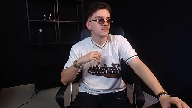 FelixStarkk 라이브 XXX 채팅