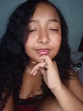 HeLiSa69ebony Adlı Modelin Canlı XXX Sohbeti