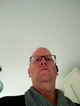 PhilM2001 live XXX chat