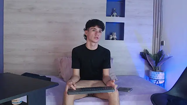 Chat XXX en directo de Logan_Steel