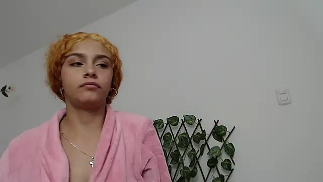 Sarabubbie's Live XXX Chat