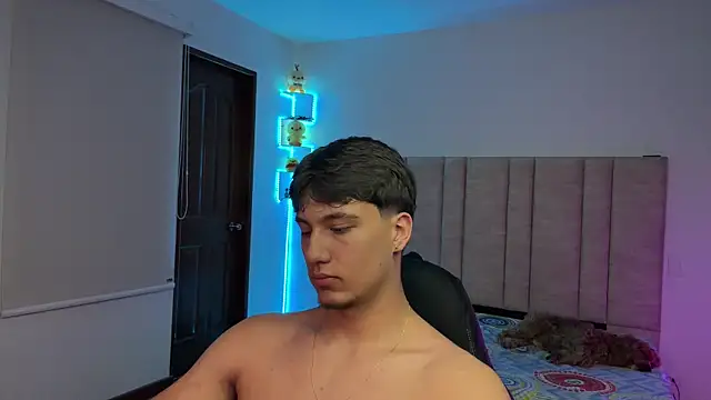 CHRIS_MORGAN1 Adlı Modelin Canlı XXX Sohbeti