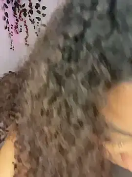 Chat +18 de Daphnne_Curly ao vivo