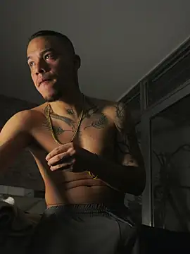 Chat +18 de AlphaMasterXxx ao vivo