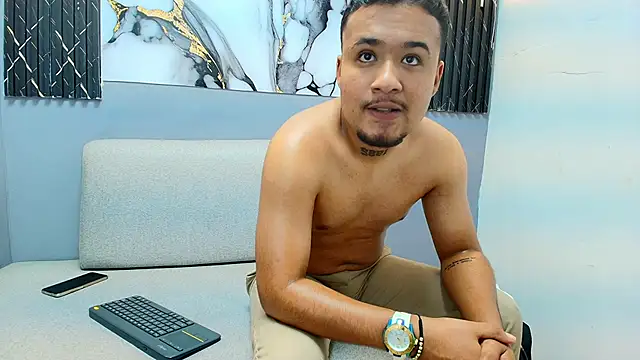 MAICOL_TORNER Live XXX Chat
