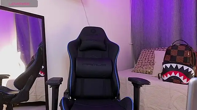 ASHTON_HILS élő XXX-chatje