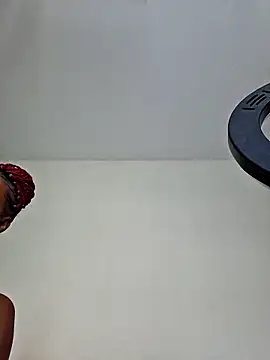 Chatroom XXX en direct de Kamdollie