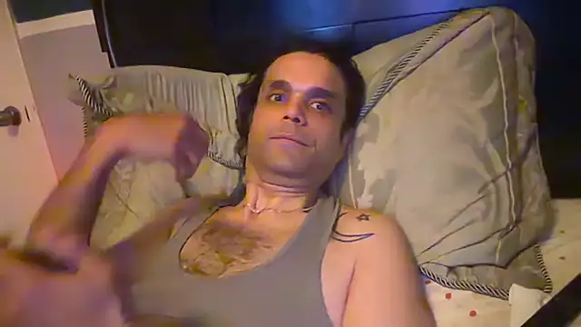 צ'אט XXX בשידור חי של icebergslim281