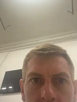 عرض كام adrian90bi11