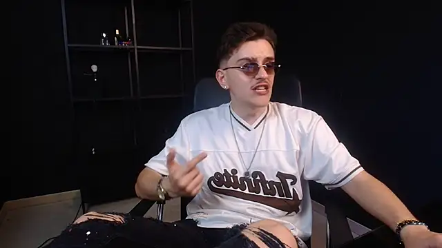 Chat +18 de FelixStarkk ao vivo