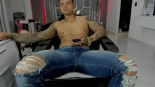 XXX chat uživo modela master_leather