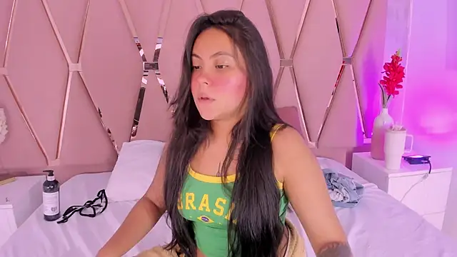 Emily_Black1のライブXXXチャット