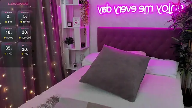 Chat XXX en directo de FeralPeach