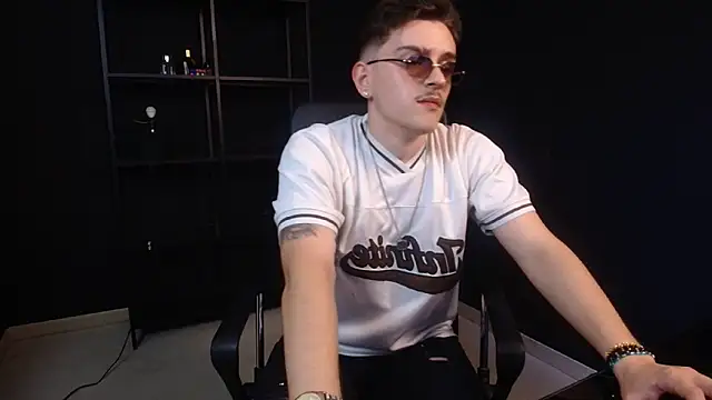 Онлайн чат XXX FelixStarkk