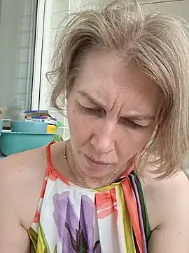 stellahere8 live XXX chat
