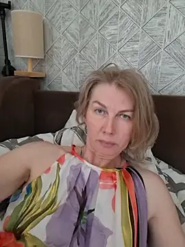 stellahere8 Adlı Modelin Canlı XXX Sohbeti