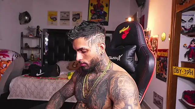 logan_hugh8's Live XXX Chat