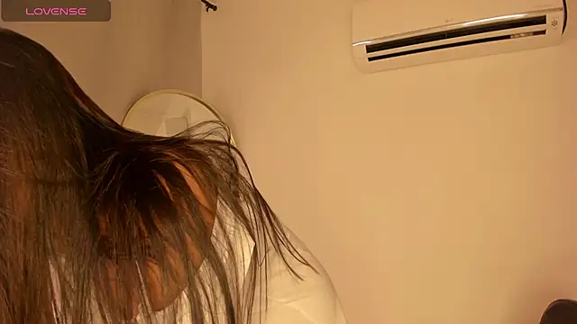 Aishs_bigass Adlı Modelin Canlı XXX Sohbeti