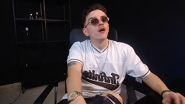 Chat +18 de FelixStarkk ao vivo