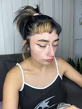baby_akuma Adlı Modelin Canlı XXX Sohbeti