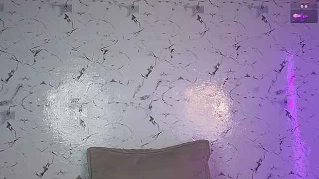 Chat +18 de andrea_miller1 ao vivo