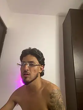 Kriss_Edwards' Live XXX Chat