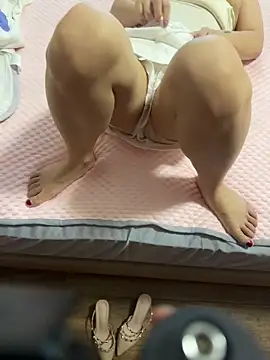Show modela xiaowei2_zhibo na web-kameri