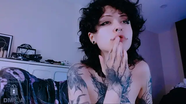 NaughtyLittleFox 即時 XXX 聊天