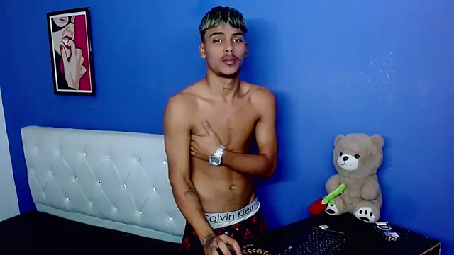 Angel_foxc13 élő XXX-chatje