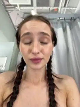 -missbehaving-'s Live XXX Chat
